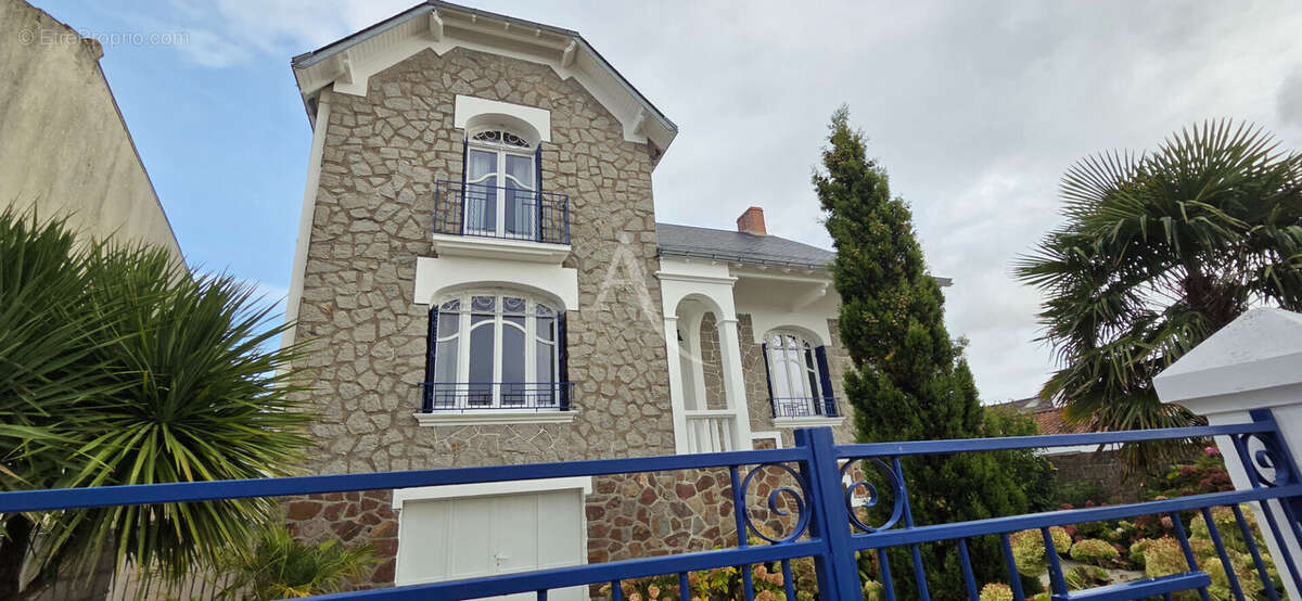 Maison à COMMEQUIERS