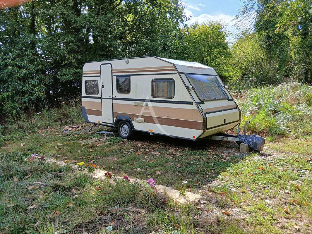 Terrain à BOUILLE-MENARD