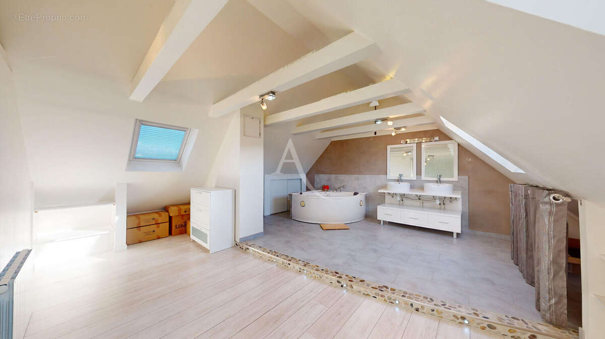 Maison à VILLENEUVE-SAINT-DENIS