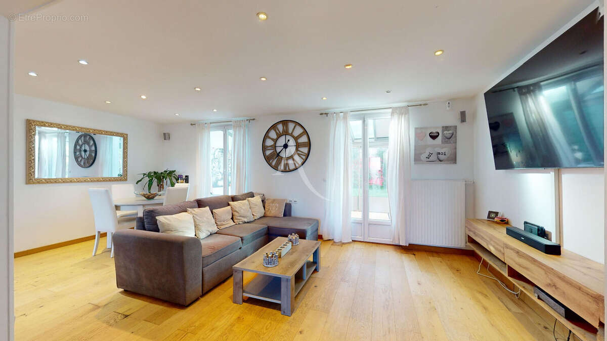 Maison à VILLENEUVE-SAINT-DENIS