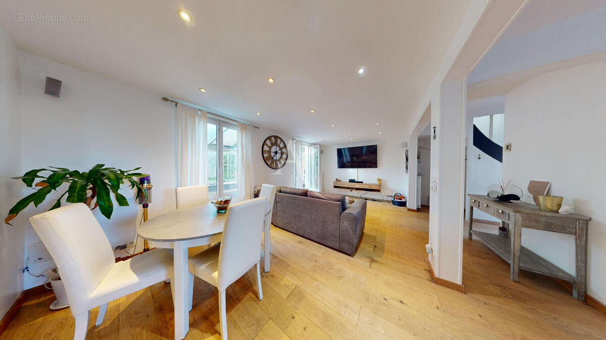 Maison à VILLENEUVE-SAINT-DENIS