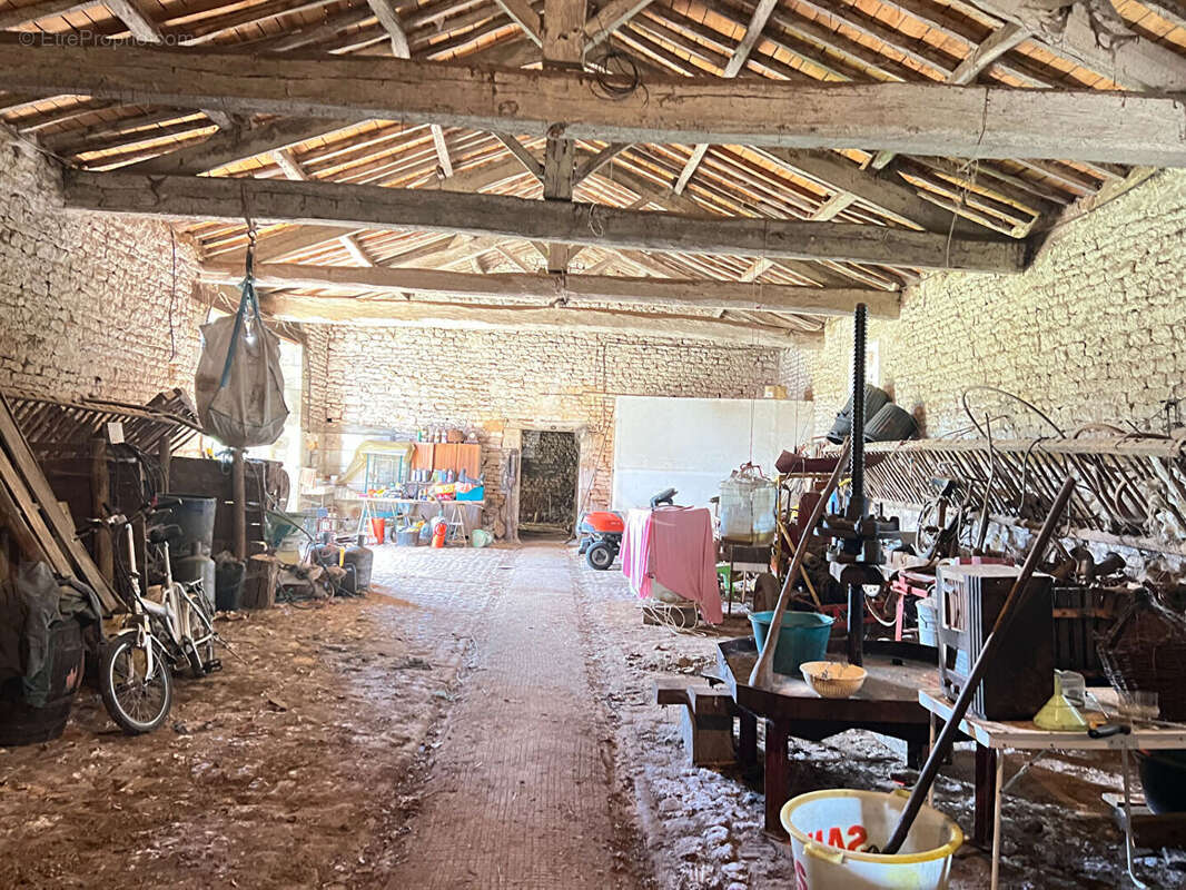 Maison à MOUZEUIL-SAINT-MARTIN