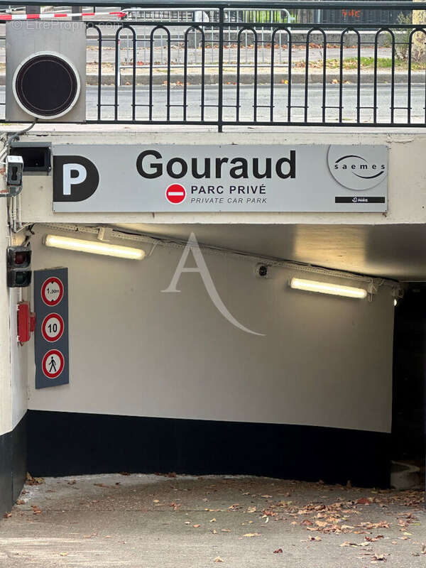 Parking à PARIS-7E