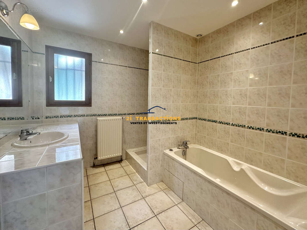 Maison à SAINT-MARTIN-LA-PLAINE