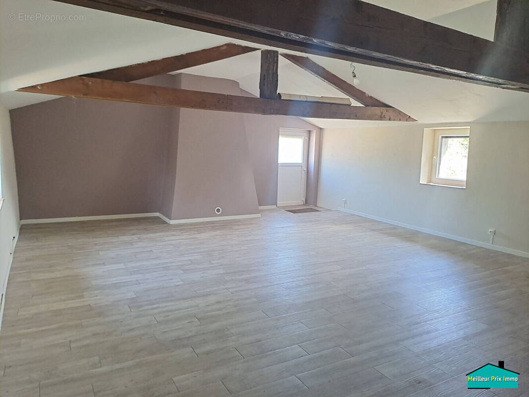 Maison à SAINT-HILAIRE-DE-CHALEONS