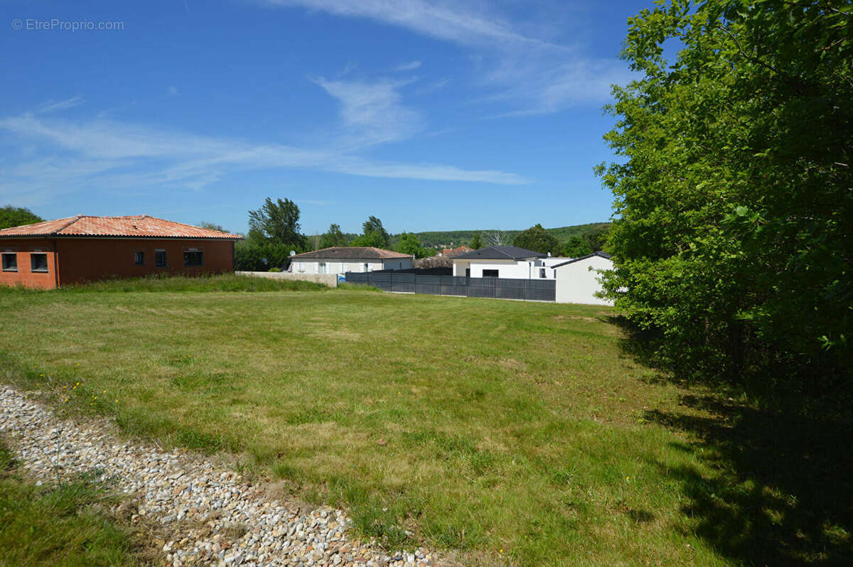 Terrain à MONTAUBAN