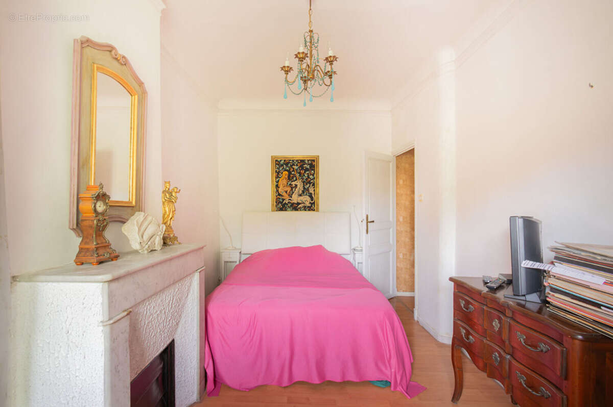 Appartement à MARSEILLE-1E