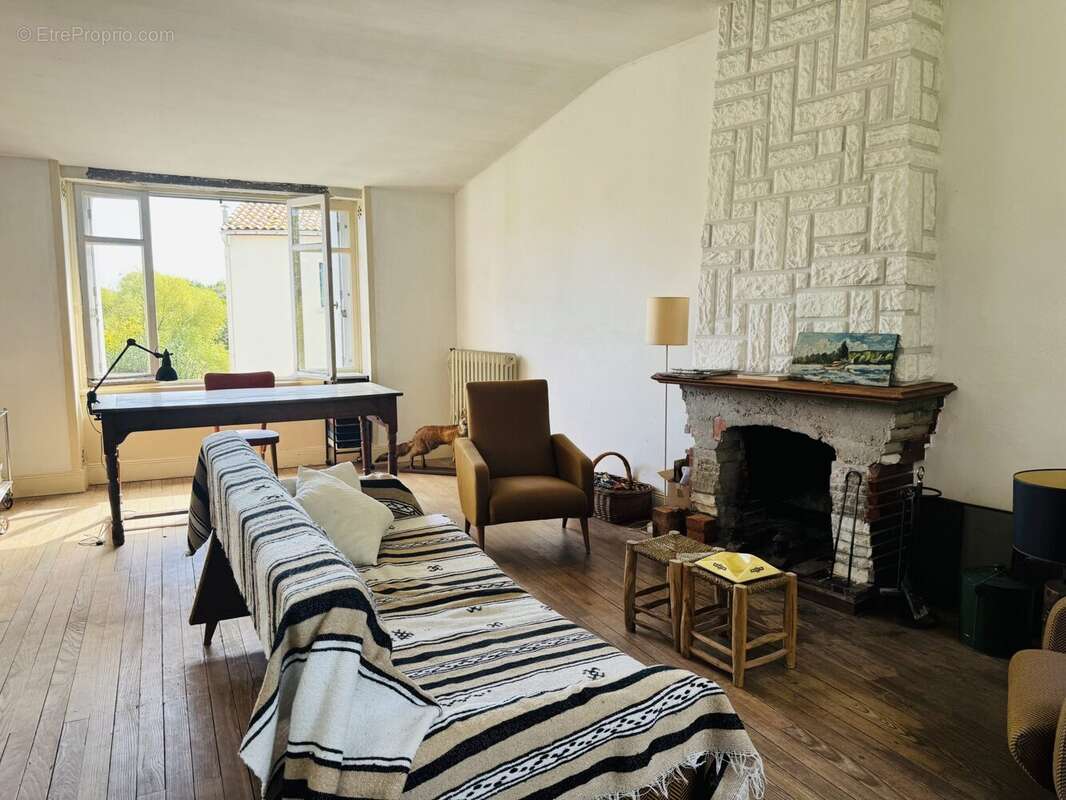 Maison à MORTAGNE-SUR-GIRONDE