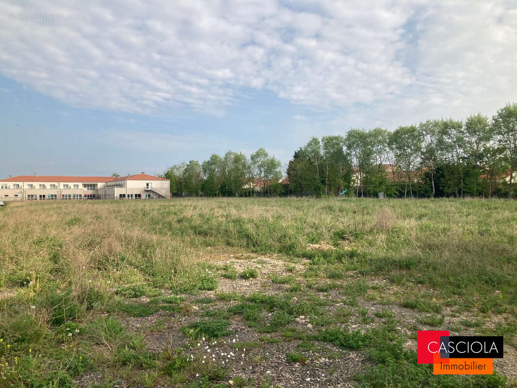 Terrain à GIRAUMONT