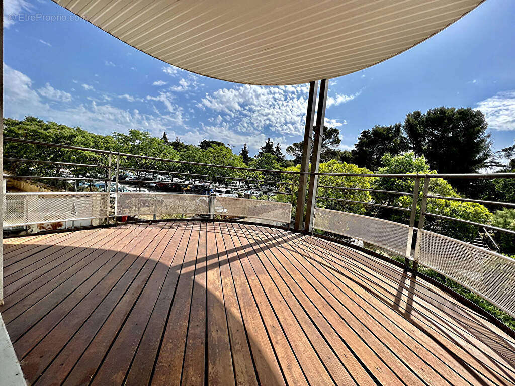 Appartement à BAGNOLS-SUR-CEZE