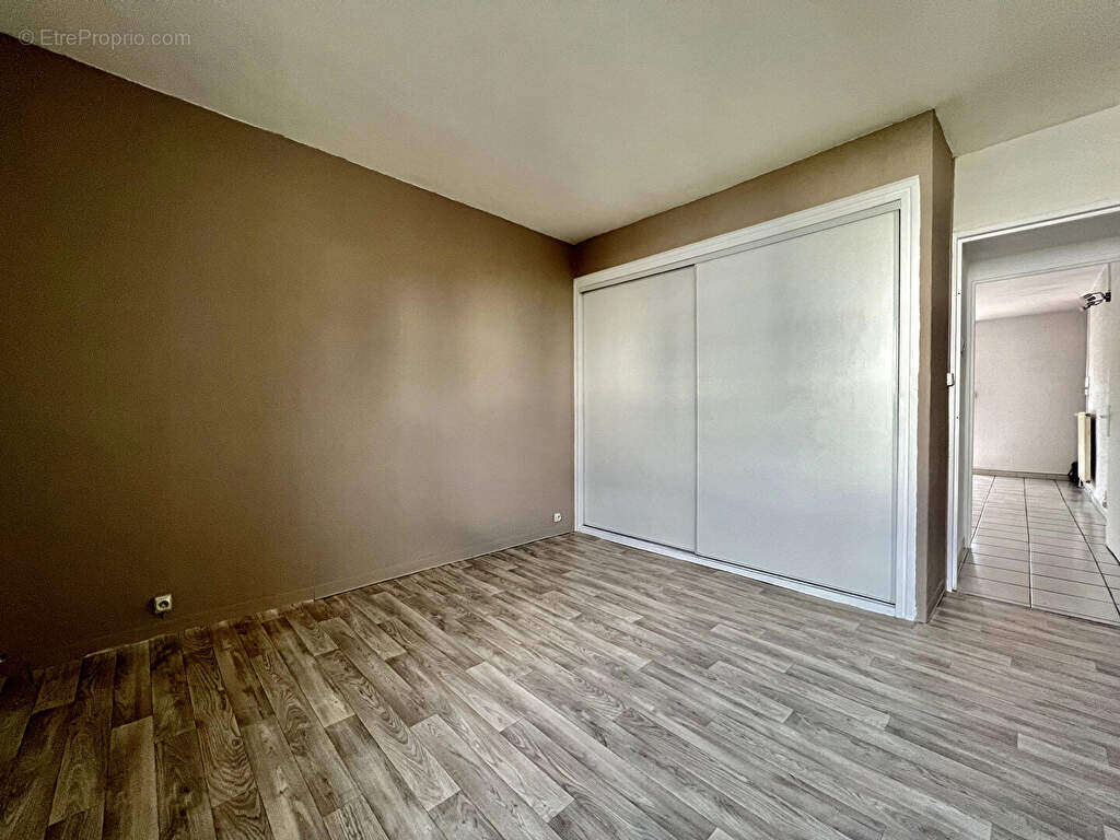 Appartement à BAGNOLS-SUR-CEZE