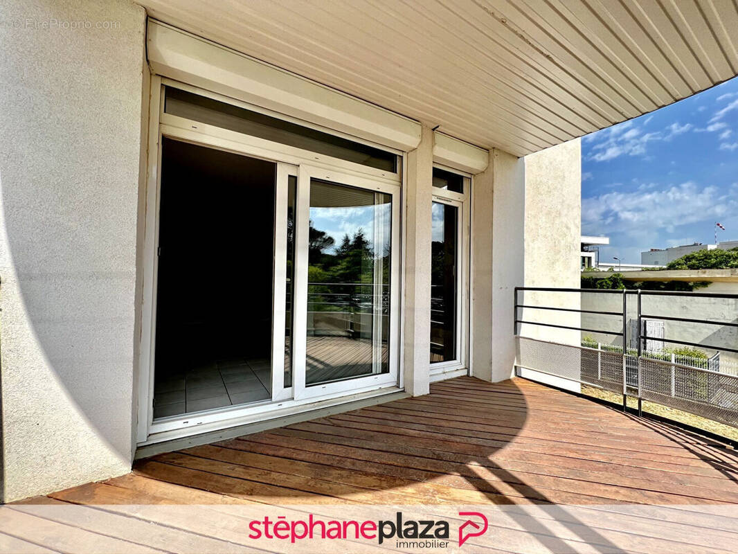 Appartement à BAGNOLS-SUR-CEZE