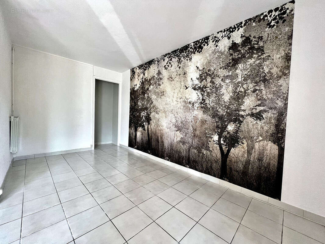 Appartement à BAGNOLS-SUR-CEZE