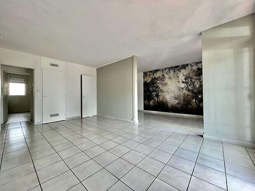 Appartement à BAGNOLS-SUR-CEZE