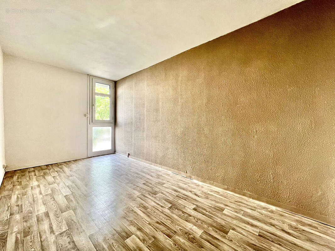 Appartement à BAGNOLS-SUR-CEZE