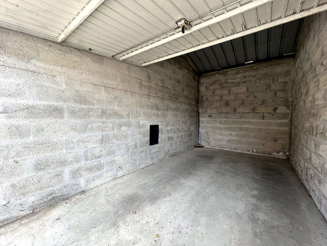 Appartement à BAGNOLS-SUR-CEZE