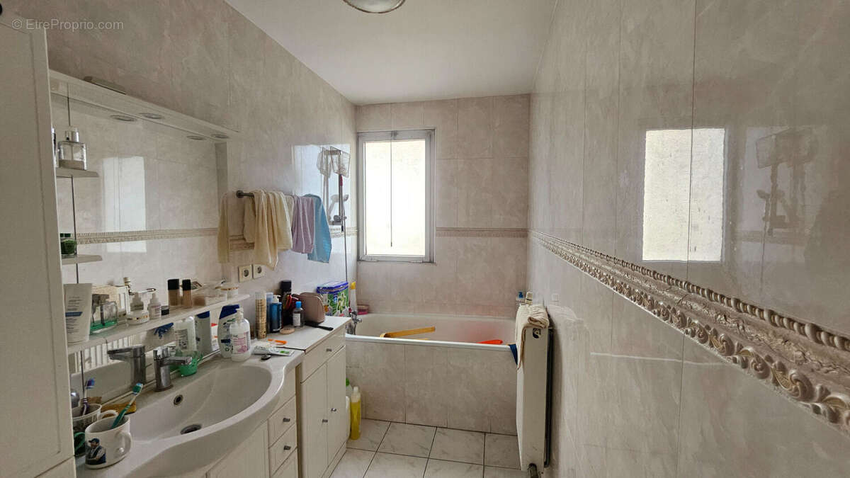 Appartement à LA COURNEUVE