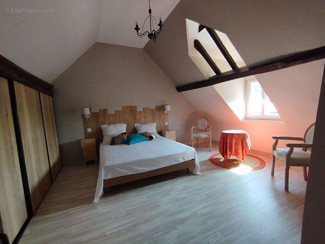 Maison à AZE