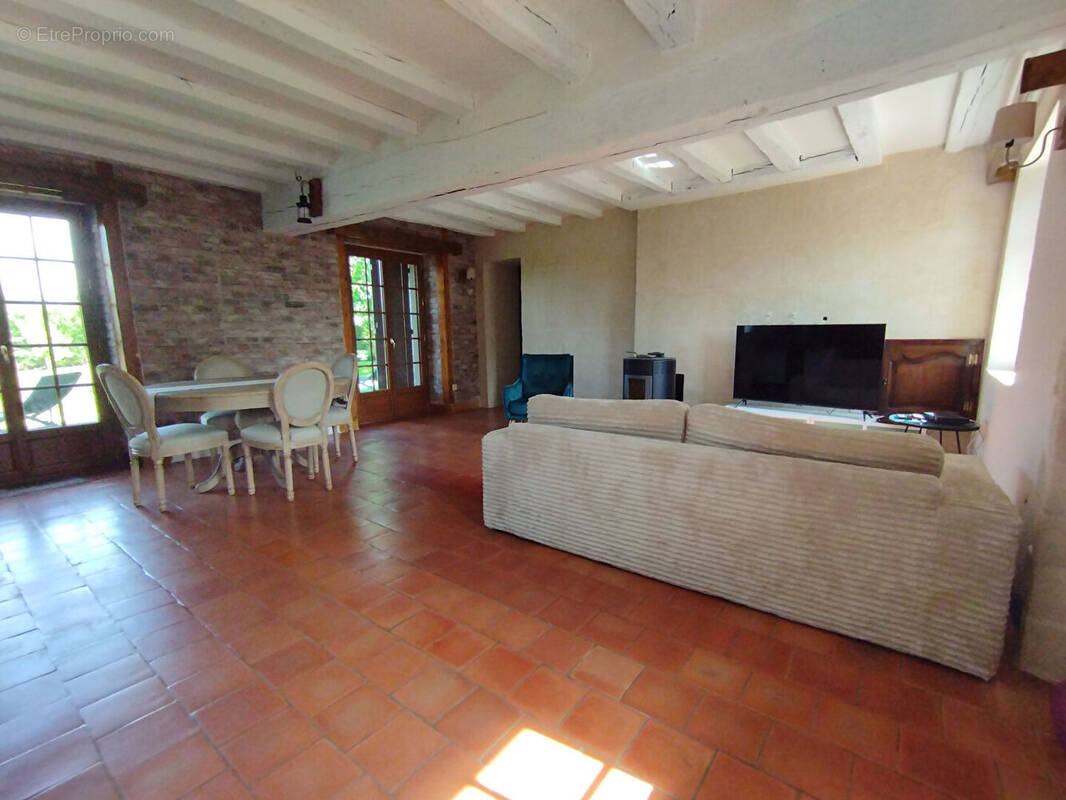 Maison à AZE