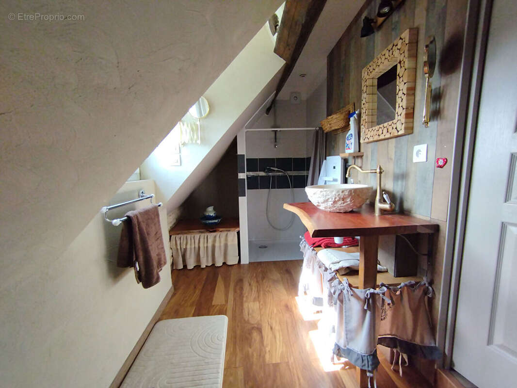 Maison à AZE