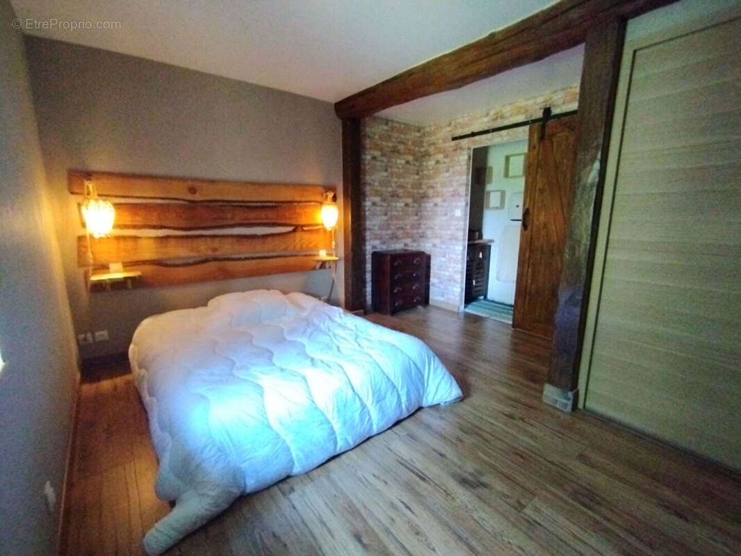 Maison à AZE