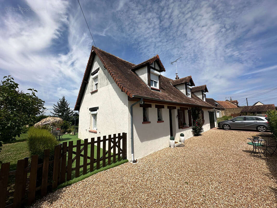 Maison à AZE