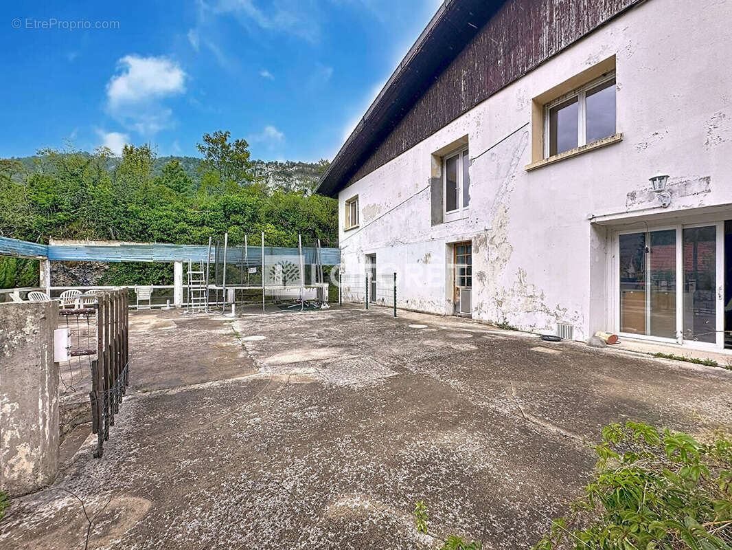 Maison à CORVEISSIAT