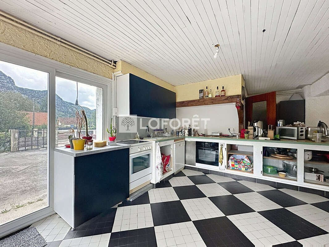 Maison à CORVEISSIAT