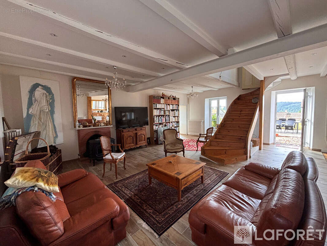 Maison à RUYNES-EN-MARGERIDE