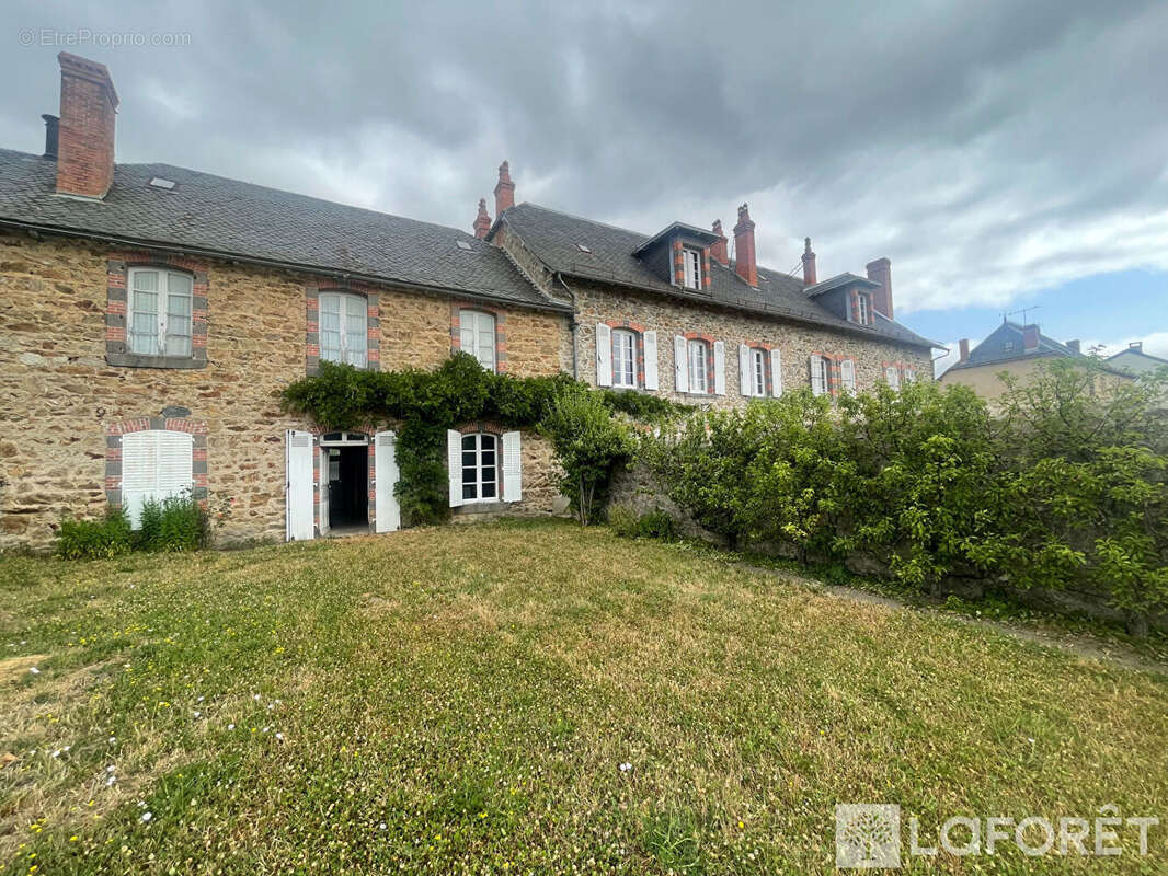 Maison à RUYNES-EN-MARGERIDE