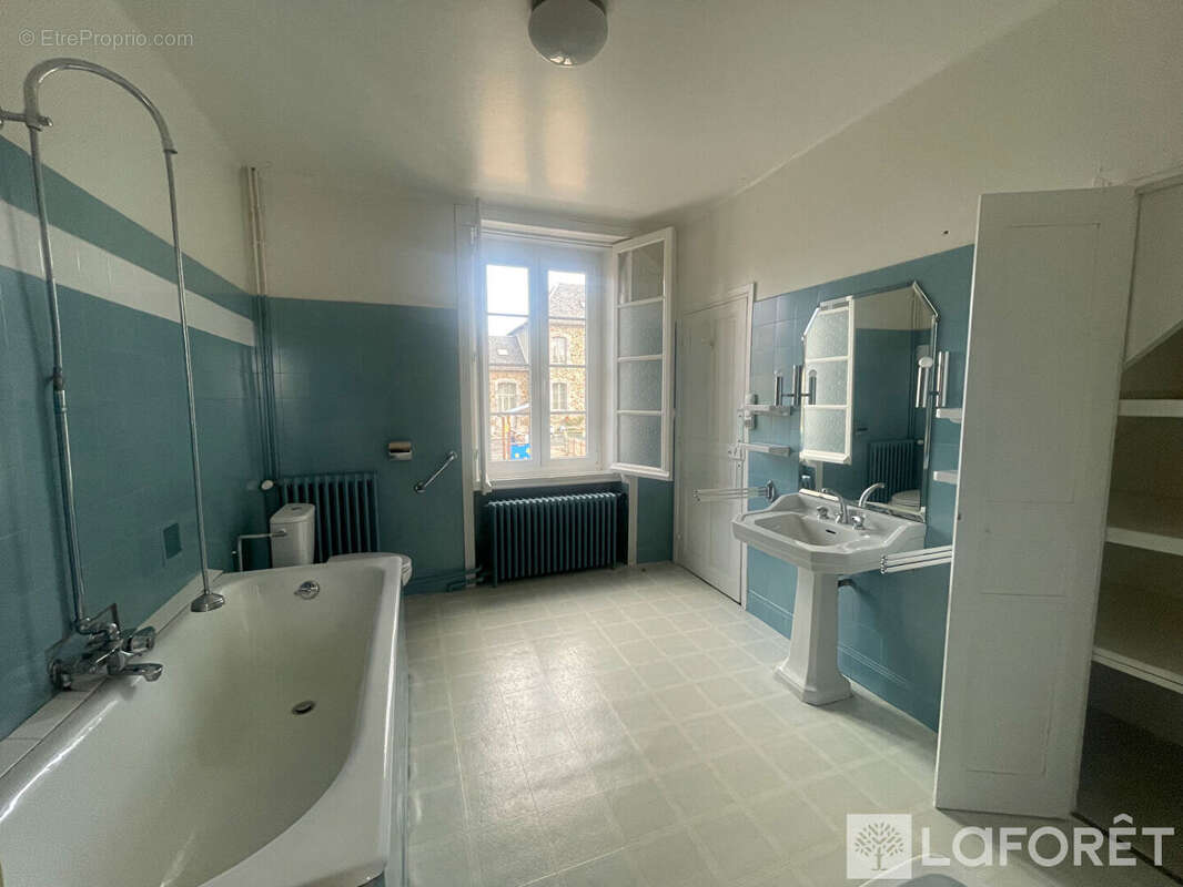 Maison à RUYNES-EN-MARGERIDE