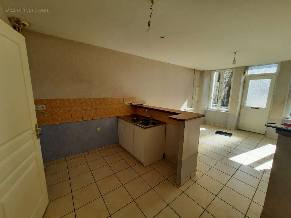 Maison à SAINT-SEVER-CALVADOS