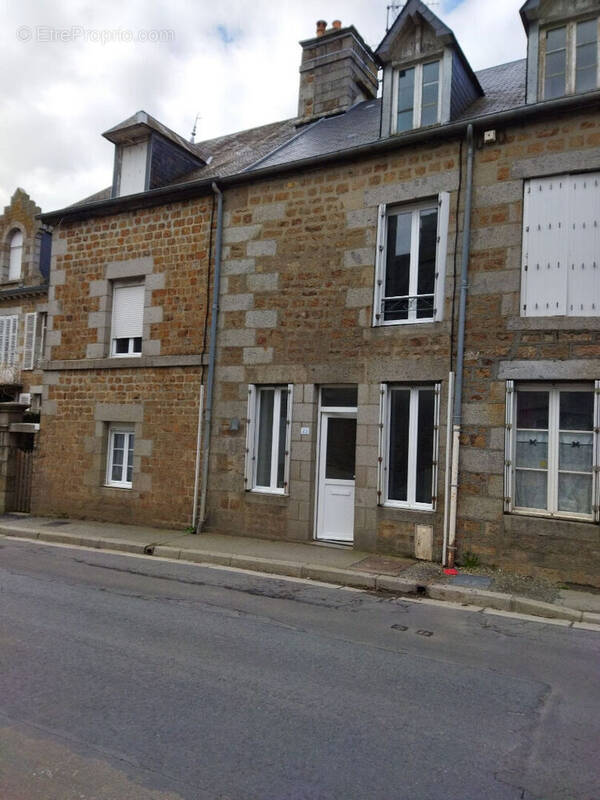 Maison à SAINT-SEVER-CALVADOS