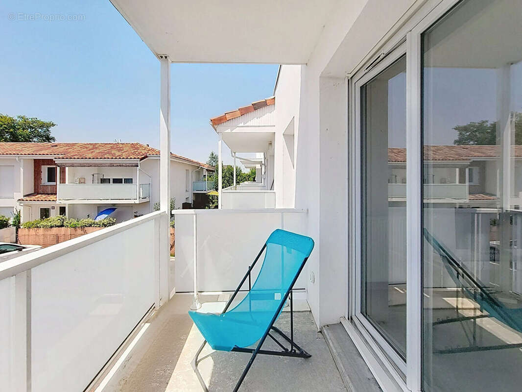 Appartement à PAREMPUYRE