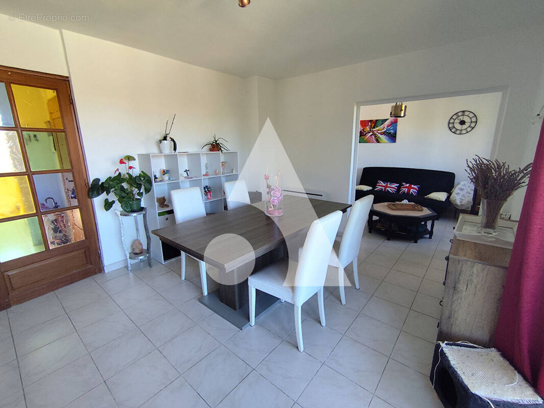 Appartement à VINON-SUR-VERDON