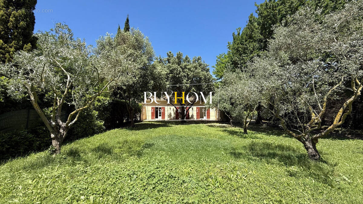 Maison à L&#039;ISLE-SUR-LA-SORGUE