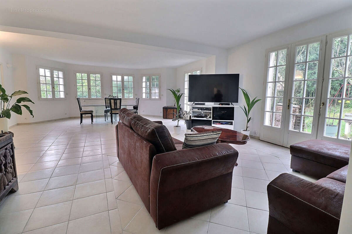 Maison à MAREIL-MARLY