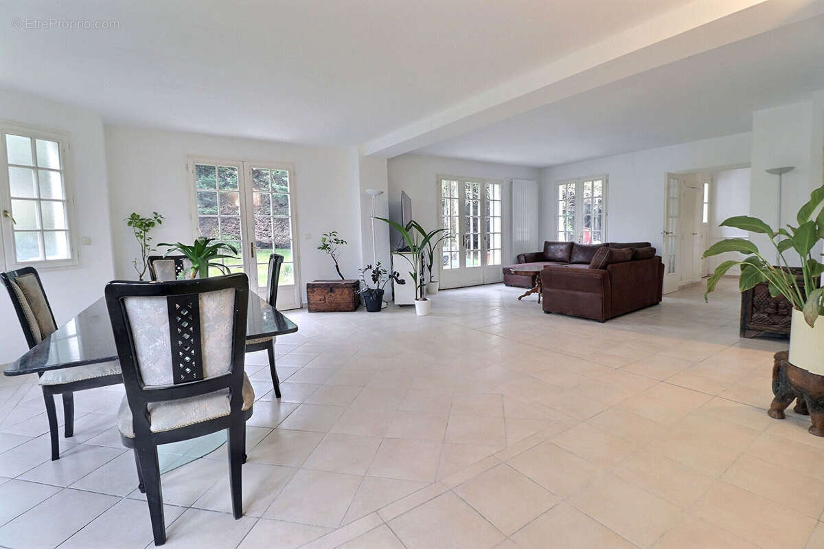 Maison à MAREIL-MARLY