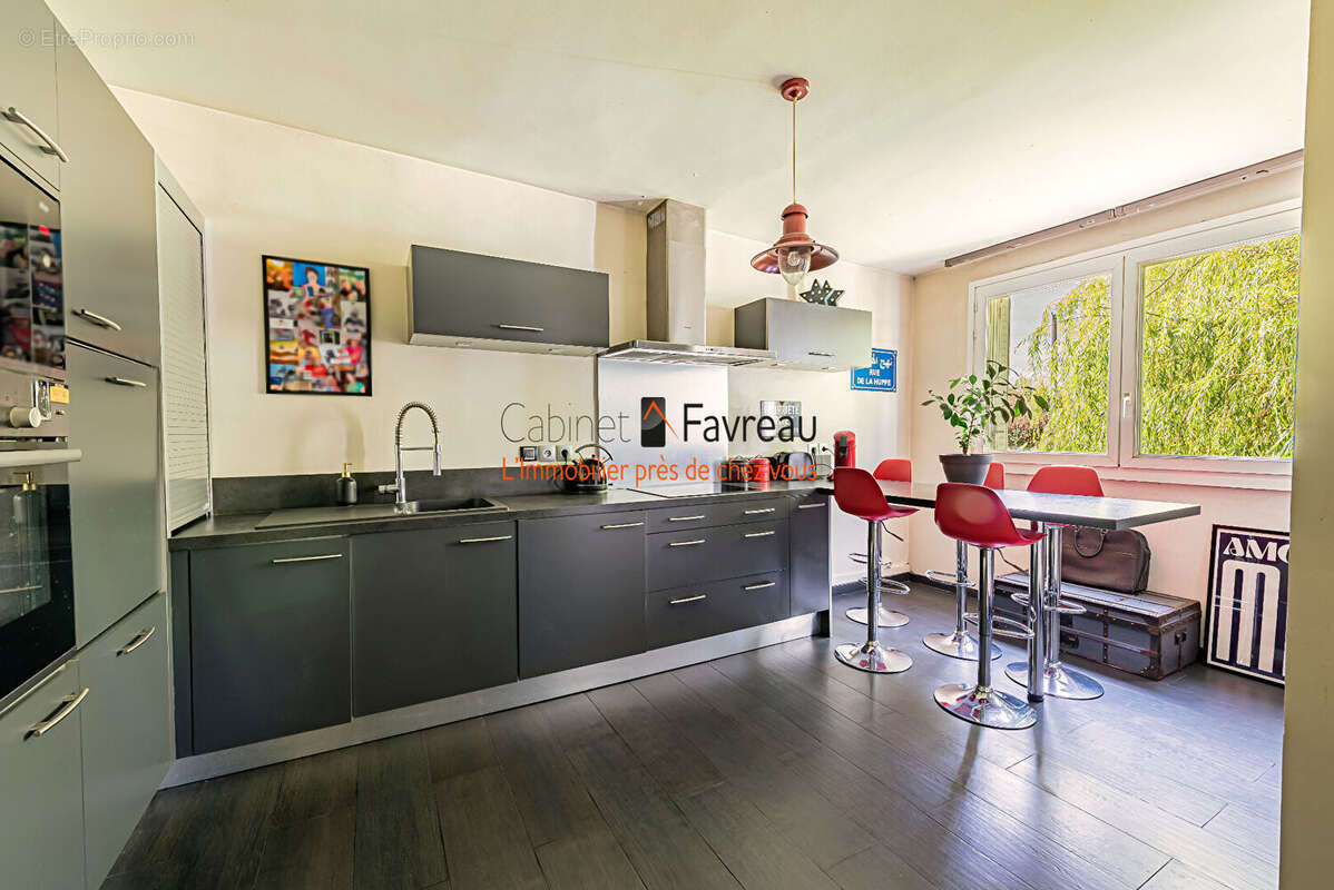 Appartement à L&#039;HAY-LES-ROSES