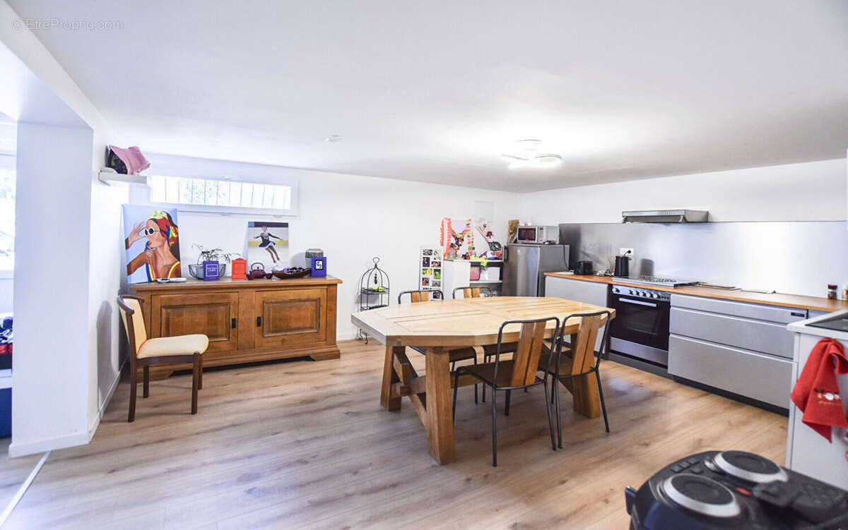 Maison à AVANNE-AVENEY