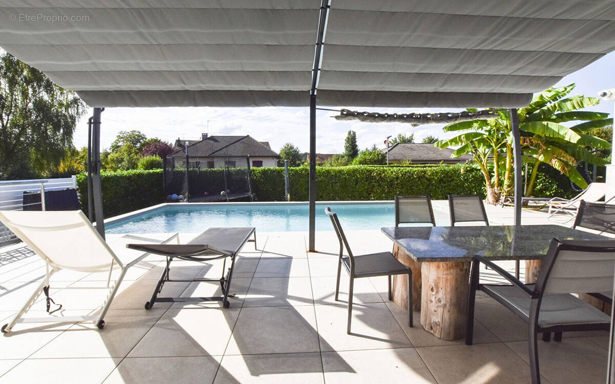 Maison à AVANNE-AVENEY