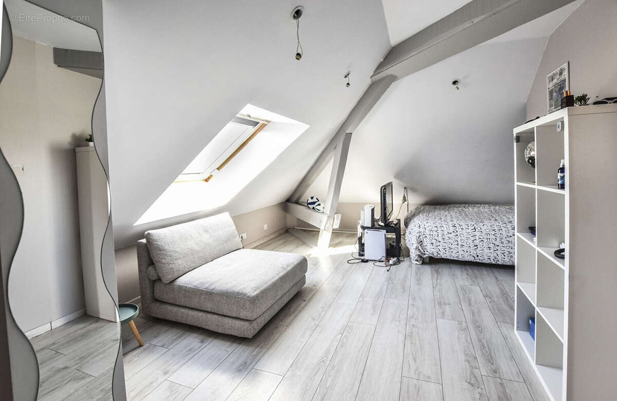 Maison à AVANNE-AVENEY