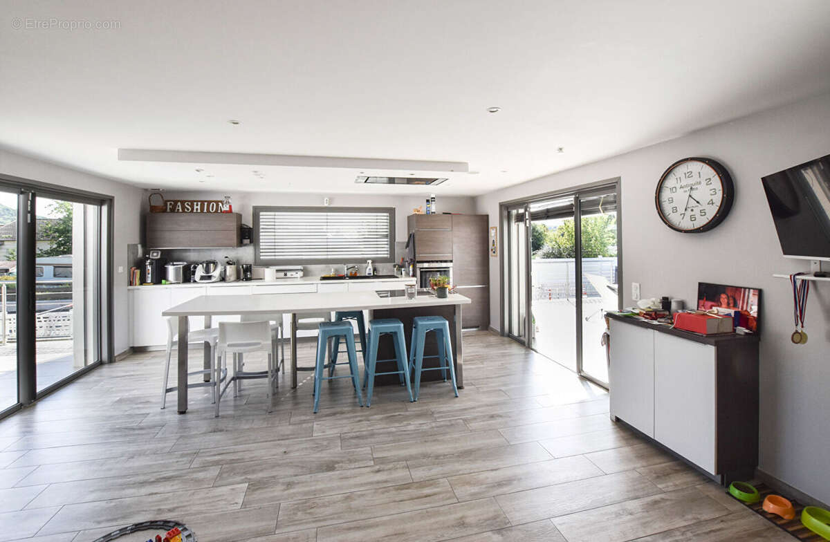 Maison à AVANNE-AVENEY