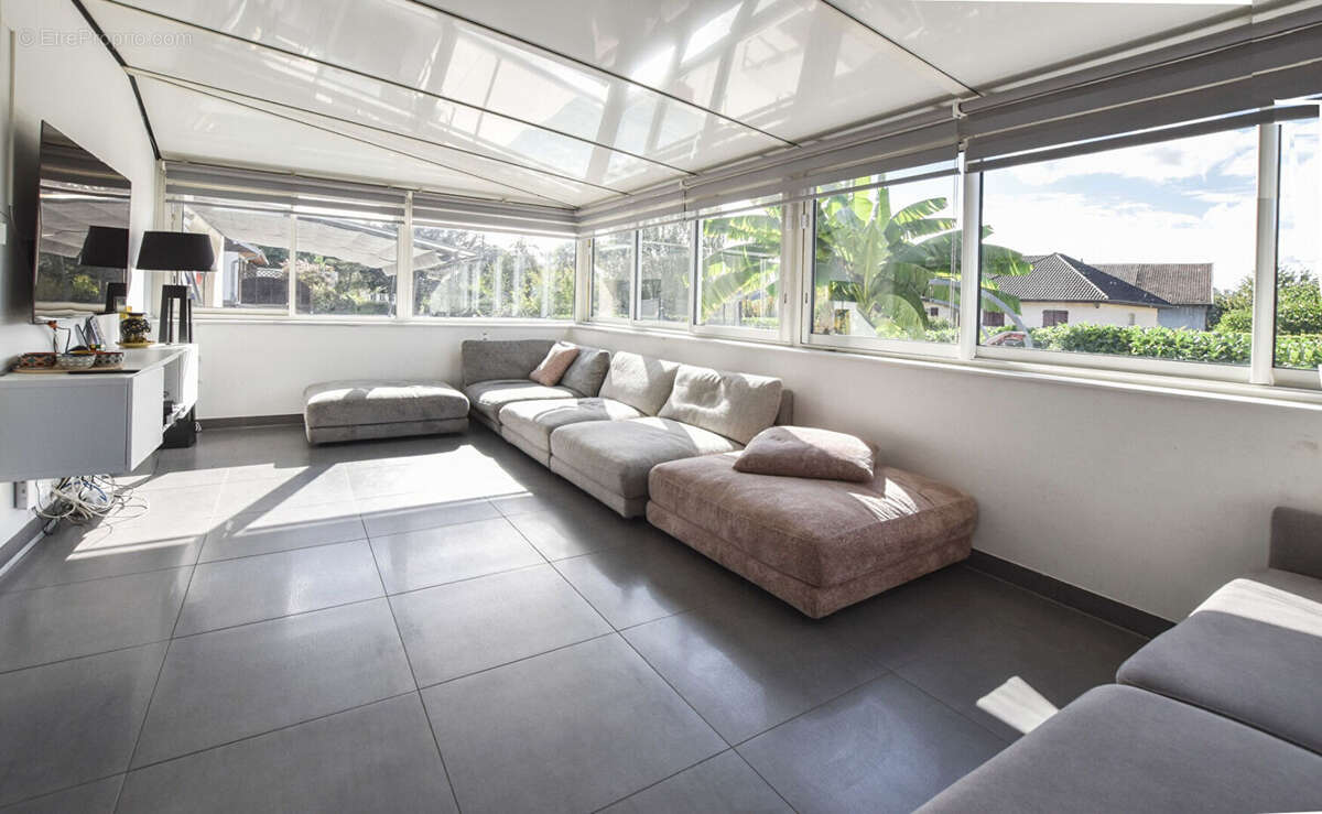 Maison à AVANNE-AVENEY