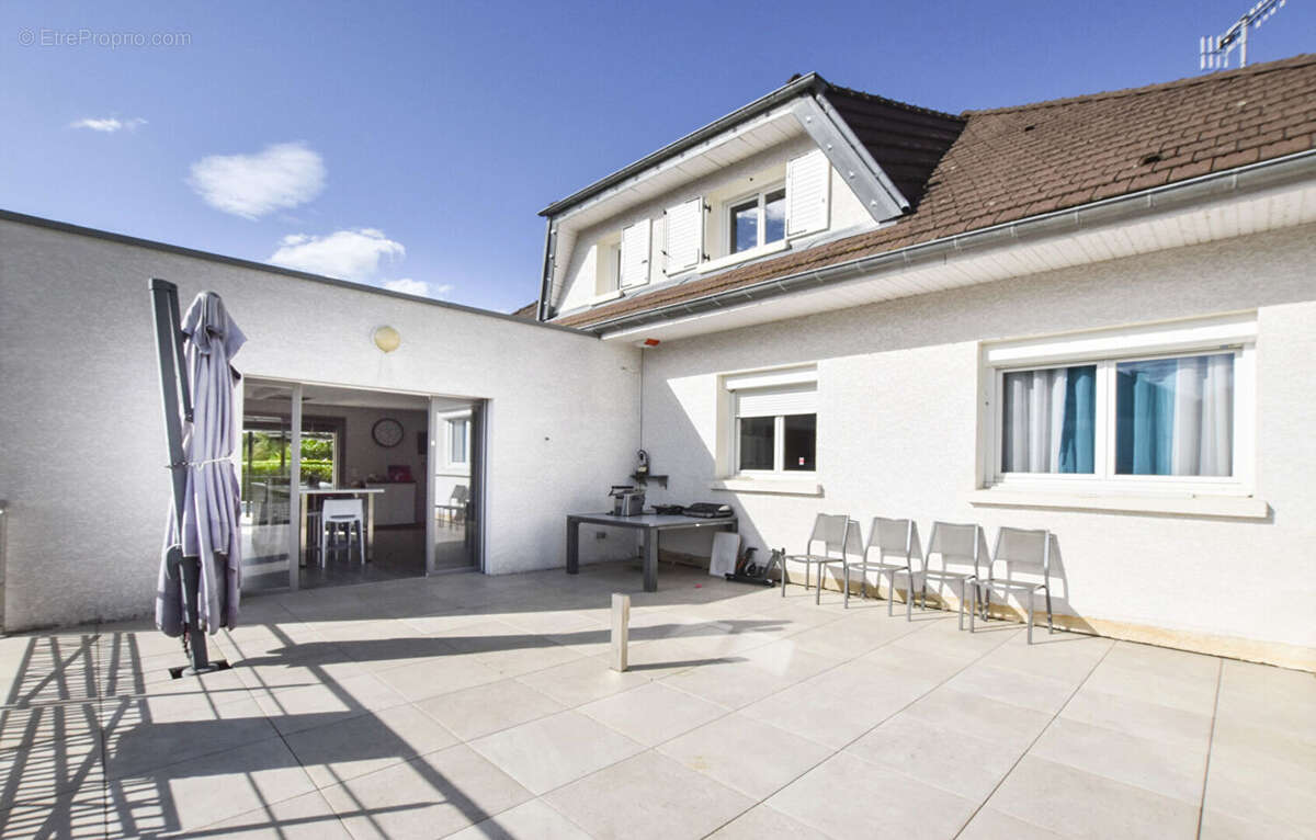 Maison à AVANNE-AVENEY