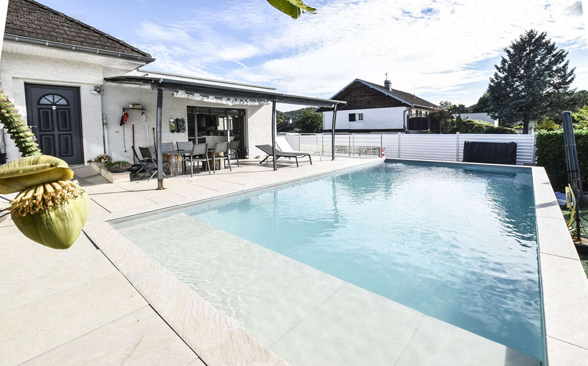 Maison à AVANNE-AVENEY