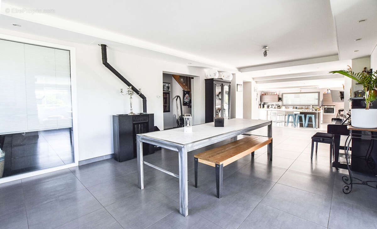 Maison à AVANNE-AVENEY