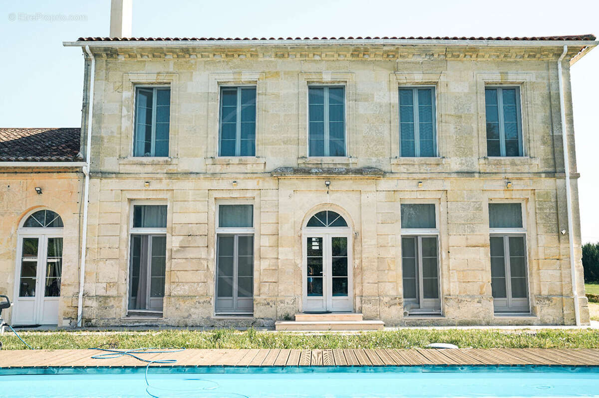 Maison à SAINT-EMILION