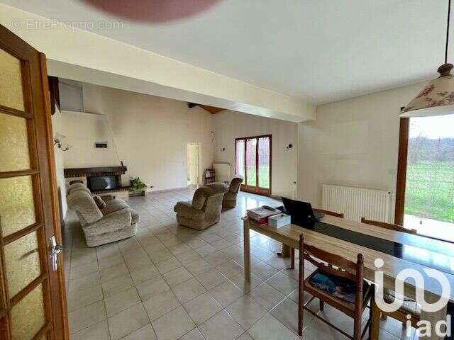 Photo 3 - Maison à SEVRES-ANXAUMONT