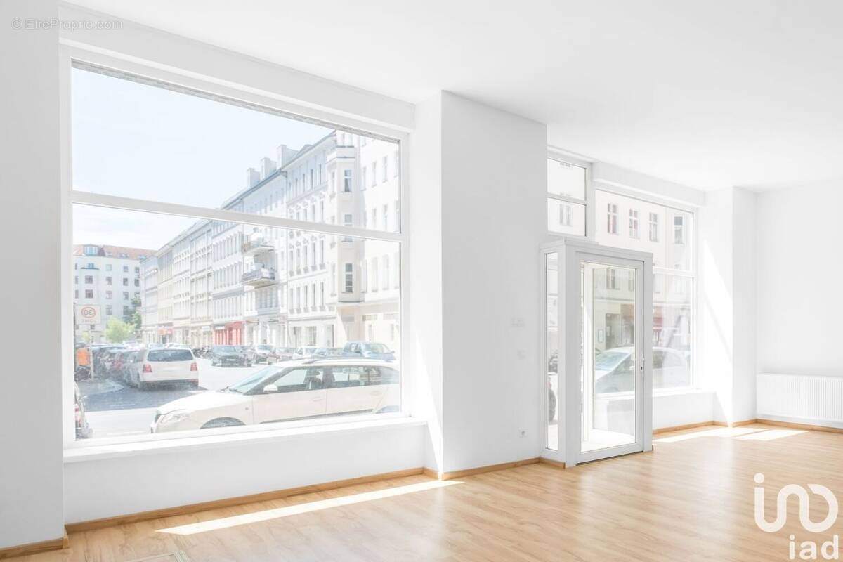 Photo 1 - Commerce à CANNES